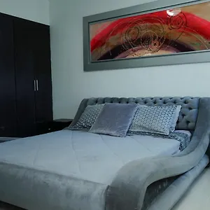 Moderno Y Centrado En Apartamento